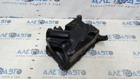 Нижняя крышка корпуса воздушного фильтра Toyota Camry v55 15-17 2.5 usa, трещина, надломана кромка