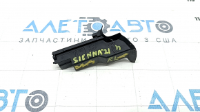 Уплотнитель кожуха задней левой двери Toyota Sienna 21-26 задний