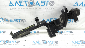 Deflectorul radiatorului stânga Toyota Sienna 21-24 zăvor rupt
