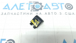 Крючок шторки двери задней левой Toyota Sienna 21-26 черный