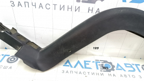 Накладка петли крышки багажника правая Mazda 6 14-21 черная, царапины