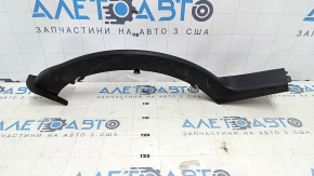 Накладка петли багажника левая Mercedes CLA 14-19 черная, царапины