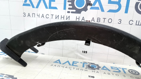 Накладка петли багажника левая Mercedes CLA 14-19 черная, царапины