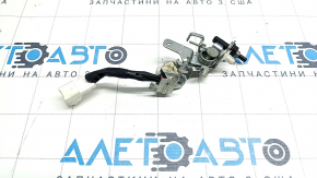 Концевик лючка бензобака Toyota Sienna 21-26