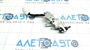 Концевик лючка бензобака Toyota Sienna 21-26