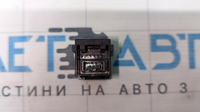 USB Hub центральной консоли Toyota Sienna 21-26 передний
