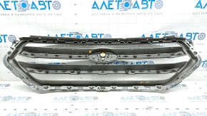 Решетка радиатора grill Ford Escape MK3 17-19 рест серая с хромом с эмблемой, песок, сломано крепление