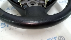 Руль голый Nissan Leaf 13-17 кожа черная с подогревом, царапины, протерт, вмятины