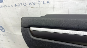 Обшивка двери карточка задняя левая VW Passat b8 16-19 USA черная с черной вставкой пластик, подлокотник кожа, молдинг черный структура, с ручкой, царапины
