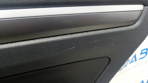 Обшивка двери карточка задняя правая VW Passat b8 16-19 USA черная с черной вставкой пластик, подлокотник кожа, молдинг черный структура, с ручкой, царапины