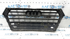 Решетка радиатора grill в сборе Audi Q5 80A 18-20 хром под парктроники, S-Line, песок