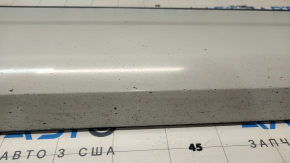 Накладка двери нижняя передняя правая Audi Q7 16-19 царапины, тычки