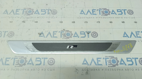 Накладка порога внешняя передняя правая VW Passat b8 16-19 USA R-Line, царапины, клей