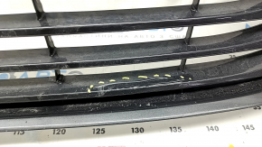 Нижняя решетка переднего бампера Toyota Camry v70 18-20 L/LE usa без крюка без птф, царапины, не заводские отверстия, песок