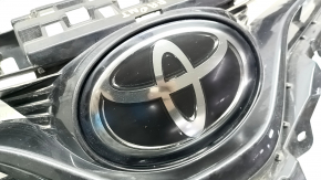 Grila radiator Toyota Camry v70 18-20 L/LE cu ecuson, nisip