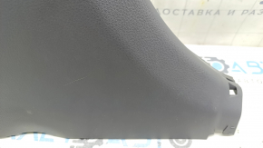 Накладка центральной стойки нижняя левая Toyota Camry v70 18-24 серая, царапины