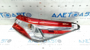 Фонарь внешний крыло правый Toyota Camry v70 18-20 галоген, светлый, царапины