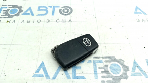 Ключ Toyota Camry v70 18-24 раскладной, 4 кнопки, царапины, тычки