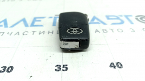 Ключ Toyota Camry v70 18-24 раскладной, 4 кнопки, царапины, тычки