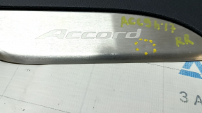 Placa prag spate dreapta exterioara Honda Accord 13-17 neagra cu crom, zgarieturi, denivelare