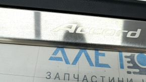 Накладка порога передняя левая внешняя Honda Accord 13-17 черная с хром, царапины