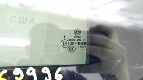 Стекло двери треугольник заднее левое VW Tiguan 18-24 тонировка, сломана направляйка