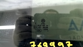 Стекло двери треугольник заднее правое VW Tiguan 18-24 тонировка, сломана направляйка