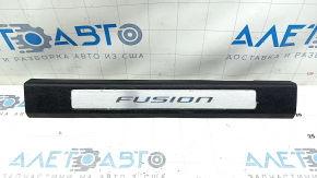 Накладка порога передняя левая Ford Fusion mk5 17-20 черная с хром вставкой, царапины, вздулся хром