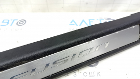Накладка порога передняя левая Ford Fusion mk5 17-20 черная с хром вставкой, царапины, вздулся хром