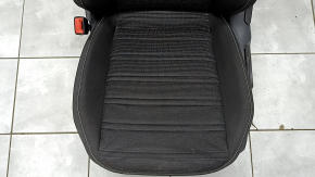 Scaun șofer VW Tiguan 22-24 fără airbag, mecanic, încălzit, pânză neagră, cusături albe