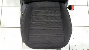 Пассажирское сидение VW Tiguan 22-24 без airbag, механическое, подогрев, ткань черная, белая строчка, под чистку