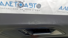 Обшивка двери карточка передняя правая VW Tiguan 18-20 черная, с пищалкой, надломано крепление, вмятины, царапины