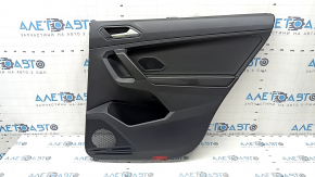 Cartela ornamente usi spate dreapta VW Tiguan 22-24 negru, cotiera piele cusaturi negru alb, inserare piele neagra, cu maner, zgarieturi, zgarieturi