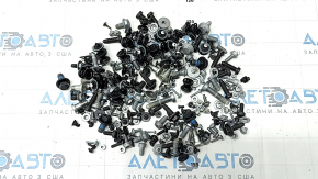 VW Tiguan 18-24 feronerie interioară incompletă