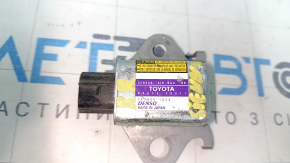 Датчик подушки безопасности задний правый Toyota Sienna 04-10