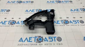 Крепление переднего бампера под фарой правое Honda HR-V 16-18