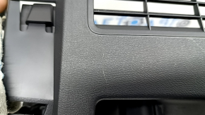 Обшивка арки правая Volvo XC60 18-26 черная под электро сидения с резинкой, царапины