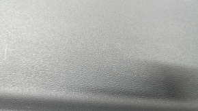 Обшивка двери багажника нижняя Volvo XC60 18-26 черная, с накладкой, царапины