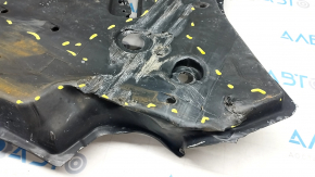 Protecția sub caroserie față stânga Toyota Venza 21-24 este spartă, zgâriată