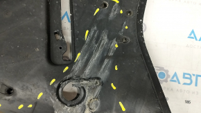 Protecția sub caroserie față stânga Toyota Venza 21-24 este spartă, zgâriată