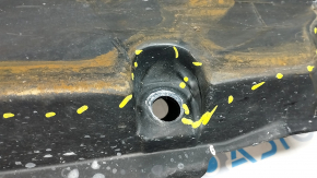 Protecția sub caroserie față stânga Toyota Venza 21-24 este spartă, zgâriată