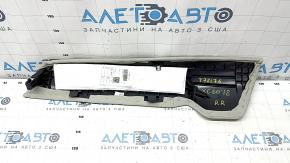 Боковушка 2-го ряда сидений правая Volvo XC60 18-22 кожа серая, надорвана, потрескана