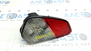 Отражатель задний левый Mitsubishi Outlander 16-22 рест, трещины
