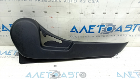 Накладка боковая пассажирского сидения правая Mitsubishi Outlander 14-21 черная, под механику, потертости