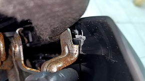 Водительское сидение Ford Explorer 20-24 с AIRBAG, электрическое, подогрев, вентиляция, память, кожа черно-коричневая, Platinum, трещины, царапина, сломано крепление накладки
