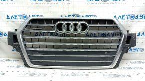 Решетка радиатора grill в сборе Audi Q7 16-19 серая, под парктроники, с эмблемами, песок