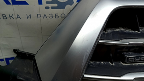 Решетка радиатора grill в сборе Audi Q7 16-19 серая, под парктроники, с эмблемами, песок