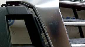 Решетка радиатора grill в сборе Audi Q7 16-19 серая, под парктроники, с эмблемами, песок