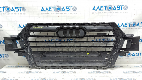 Решетка радиатора grill в сборе Audi Q7 16-19 серая, под парктроники, с эмблемами, песок