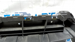 Каркас решетки радиатора grill Audi Q7 16-19 сломаны крепления